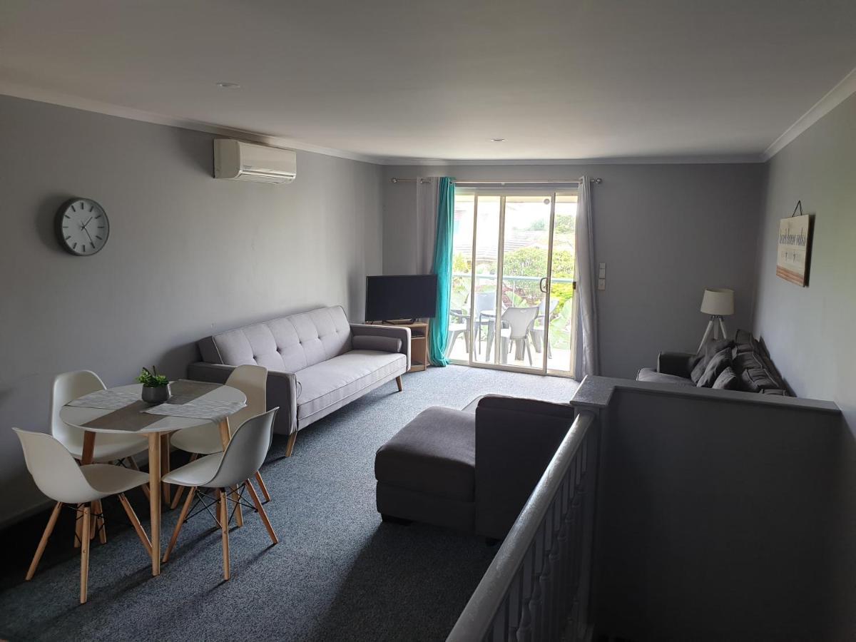 Aqualuna Apartments Sapphire Beach Extérieur photo