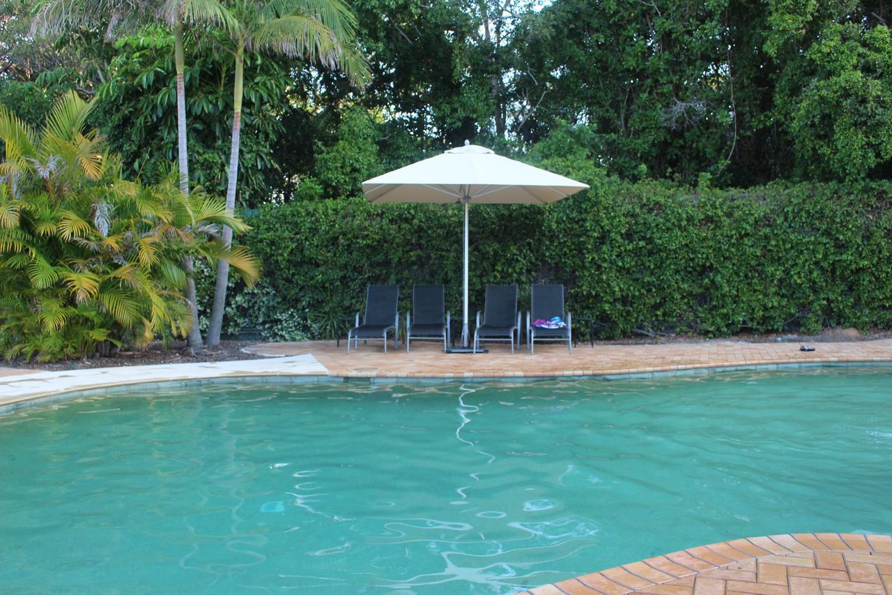 Aqualuna Apartments Sapphire Beach Extérieur photo