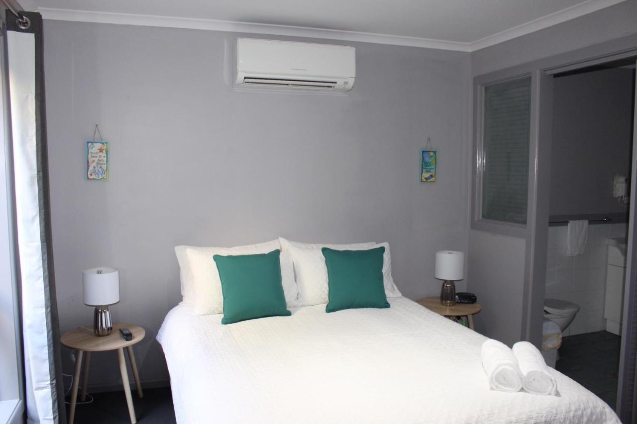 Aqualuna Apartments Sapphire Beach Extérieur photo