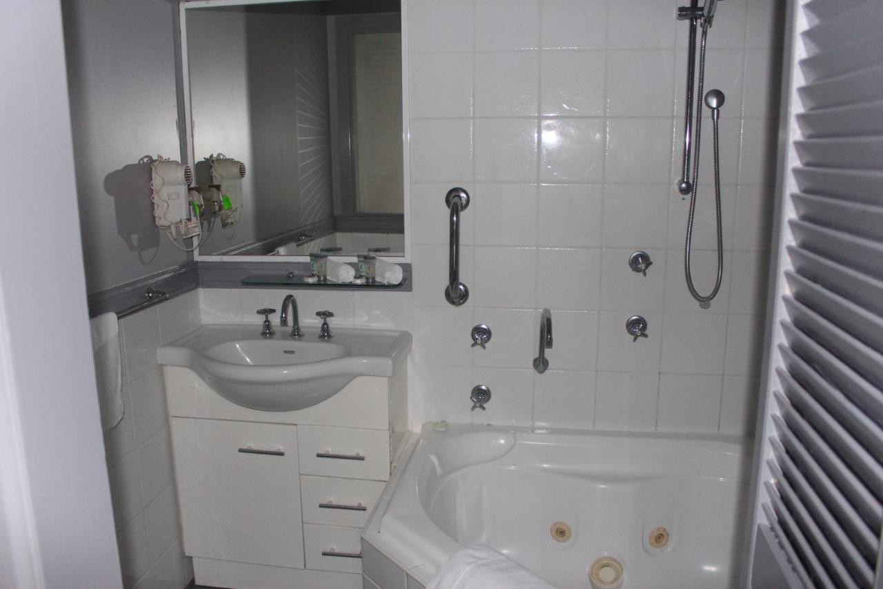 Aqualuna Apartments Sapphire Beach Extérieur photo